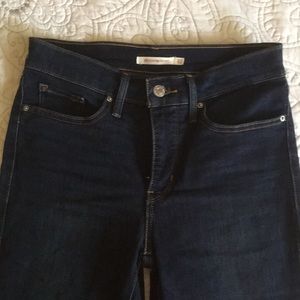 Levi’s 311 Shaping Skinny Jeans Size 27